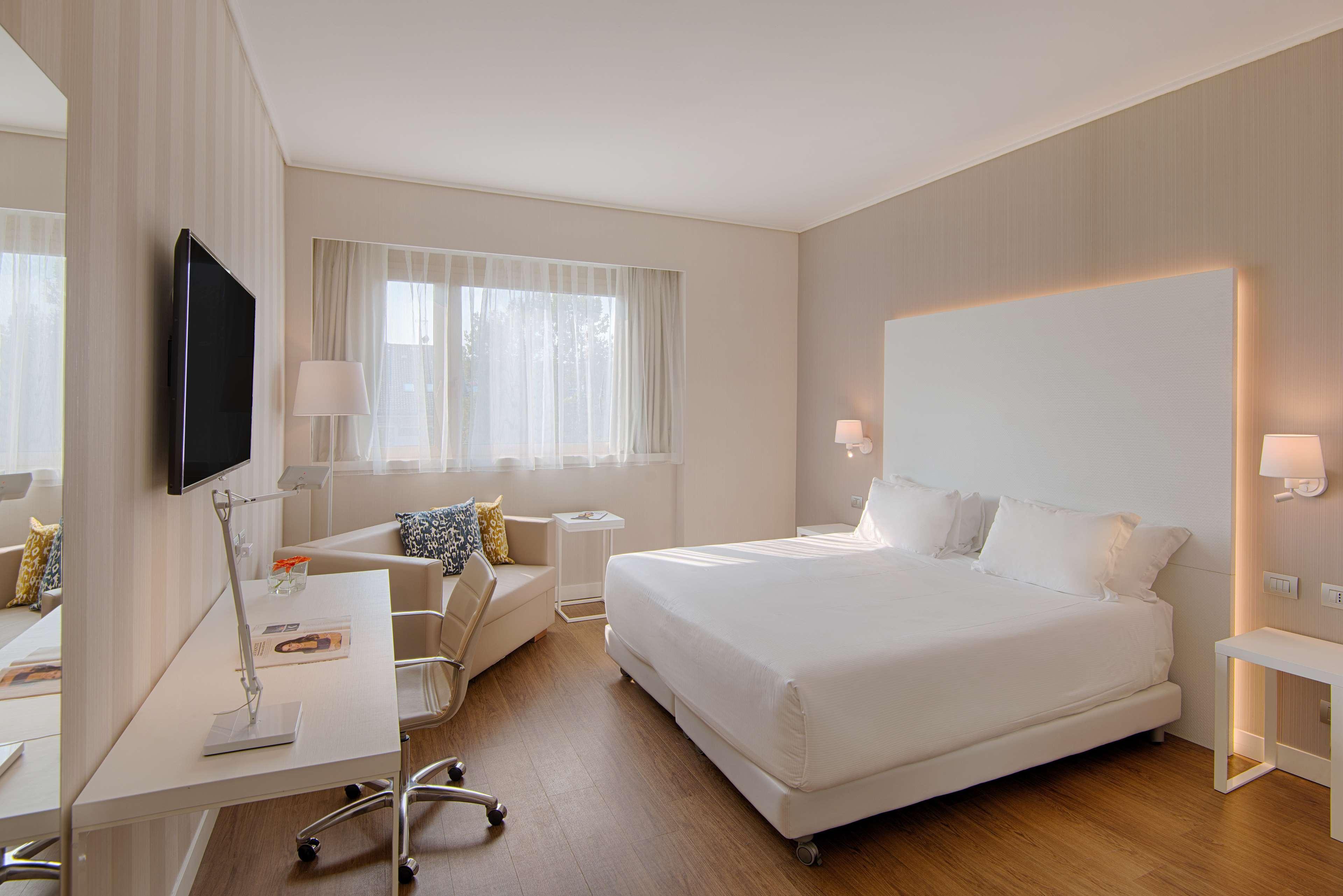 Hotel NH Torino Centro Esterno foto