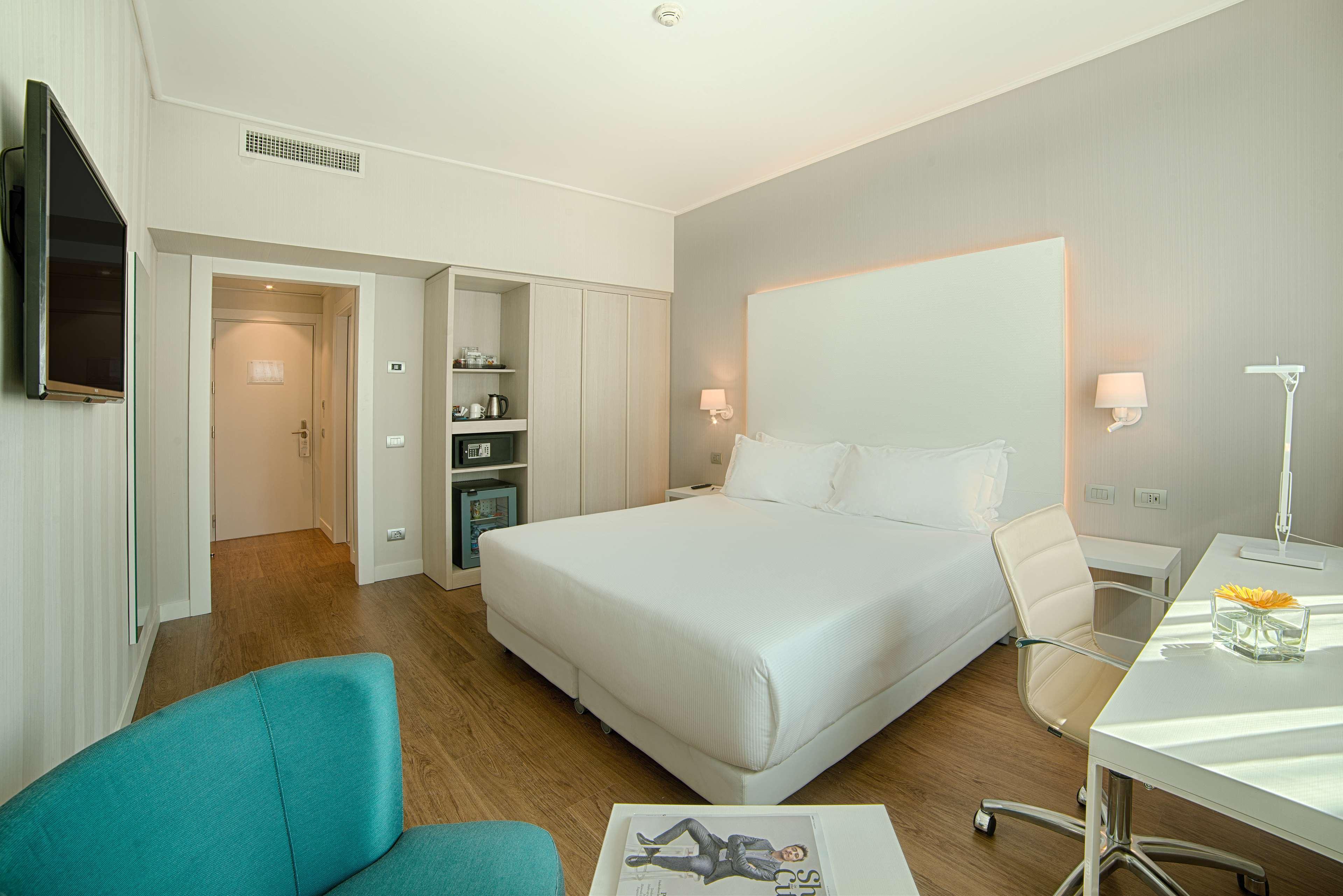 Hotel NH Torino Centro Esterno foto